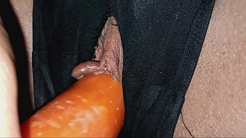 This 20yo guy arranged an experienced cougar to lose his virginity