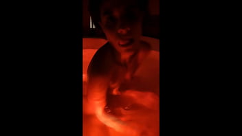 Ficou me provocando na banheira