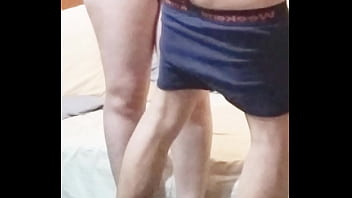 Mi novio me compartió con su vecino y le mamé la verga bien rico