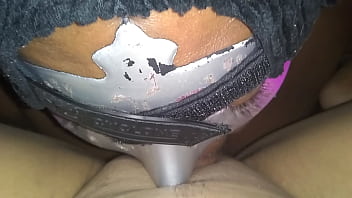 Bombando em casa com a namorada