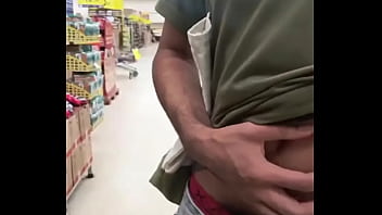 Eu com safadeza no carrefour a naughty guy in the supermarket