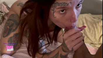 Tirei a camisinha para sentir o pau me arrombando