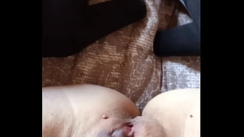 Moglie in stivali lunghi con tacchi alti