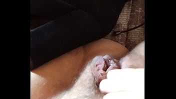 Moglie in stivali lunghi con tacchi alti