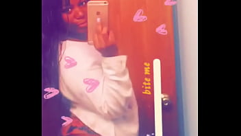 She tryna shake that lil mfka