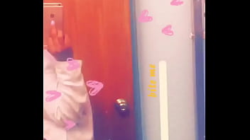 She tryna shake that lil mfka