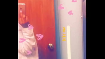 She tryna shake that lil mfka