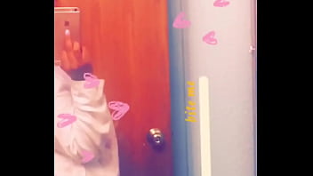 She tryna shake that lil mfka