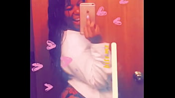 She tryna shake that lil mfka