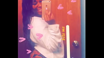 She tryna shake that lil mfka