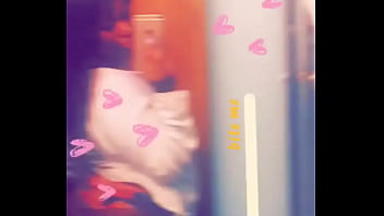 She tryna shake that lil mfka