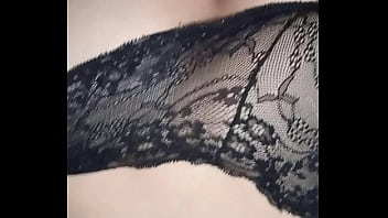 El latino me folló el culo con cuidado para que nadie pudiera oírme gemir