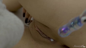 Curled teen venessa wrecks her lil box with a pervy toy