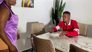 Our family chef offered me her pussy