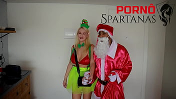 Loirinha vira elfa do papai noel