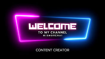 Mi compañero de trabajo lubrica mis tetas