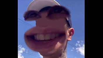 Novinho apanha por varios bruxos