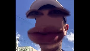 Novinho apanha por varios bruxos