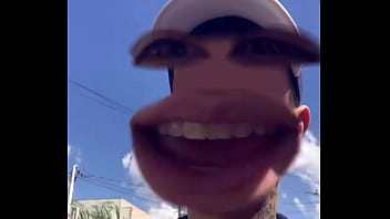 Novinho apanha por varios bruxos