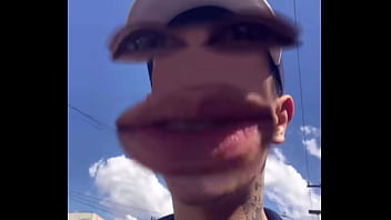 Novinho apanha por varios bruxos