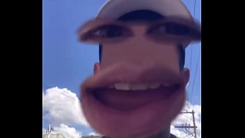 Novinho apanha por varios bruxos