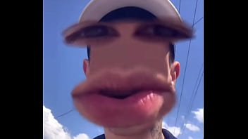 Novinho apanha por varios bruxos