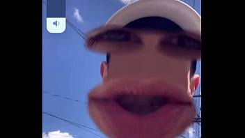 Novinho apanha por varios bruxos