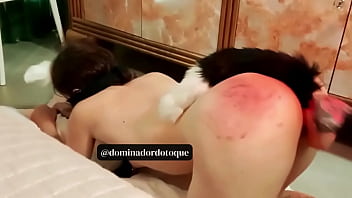 Encontrei essa cachorrinha gostosa perdida na rua precisando de um dono levei a safada para meu ap e fodi a buceta e o cuzinho dela completo no xred