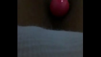 Tirando as bolinhas do cuzinho