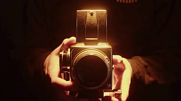 Ficou sozinha em casa com a ninfetinha meteu a pica na bucetinha lisinha dela ate gozar