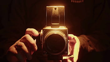 Ficou sozinha em casa com a ninfetinha meteu a pica na bucetinha lisinha dela ate gozar