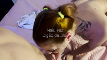 Meu primo ficou me observando pela fechadura da porta não resistiu e veio logo me botar pra mamar