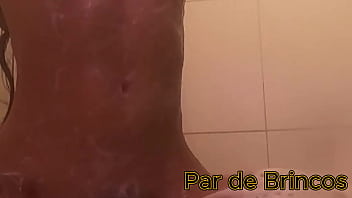 Tomei um banho e fui gozar gostoso sentando na piroca grande