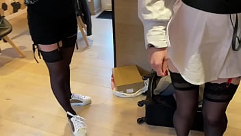 Teaser mes copines lia spicy et flo m’initie aux doubles godes ceintures