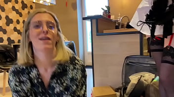 Teaser mes copines lia spicy et flo m’initie aux doubles godes ceintures