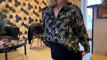 Teaser mes copines lia spicy et flo m’initie aux doubles godes ceintures