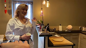 Teaser mes copines lia spicy et flo m’initie aux doubles godes ceintures