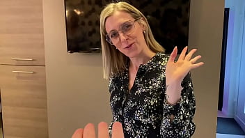 Teaser mes copines lia spicy et flo m’initie aux doubles godes ceintures