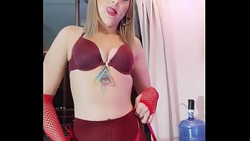 Perra con mirada de gata