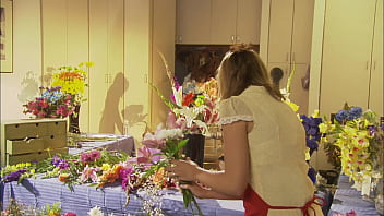 Dee spreads her legs for some quality head