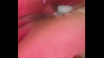 Esposa quente fez foot job e deu o cu pro amante enquanto o marido olhava