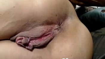 Brunette milf body builder toys ass on webcam