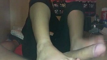 Amateur girlfriend footjob