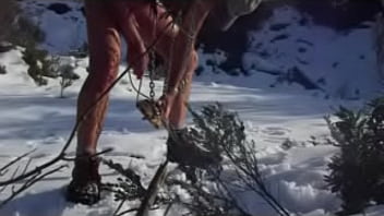Rando Nu Dans La Neige Avec Sevices Sur Les Tetons thumbnail