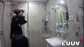 Luuv two girls shower for boyfriends' livestream