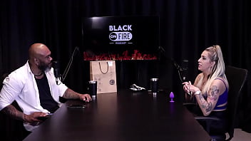 Os clientes voltam por não dar só o sexo se masturbava desde nova teve um cliente ladrão de banco e quis pagar com o boquete julia fontanelli watch sheer red