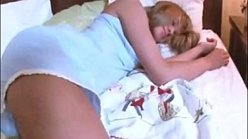 Novinha inocente aprendendo a se masturba