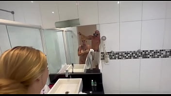 Loira linda tenta fugir da rola quando tentei colocar no cuzinho dela