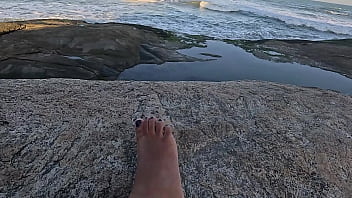 Fetiche por pés na praia solinhas deliciosas exibidas em público para amantes podólatras