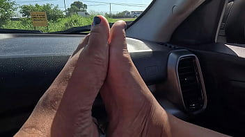 Fetiche por pés na praia solinhas deliciosas exibidas em público para amantes podólatras